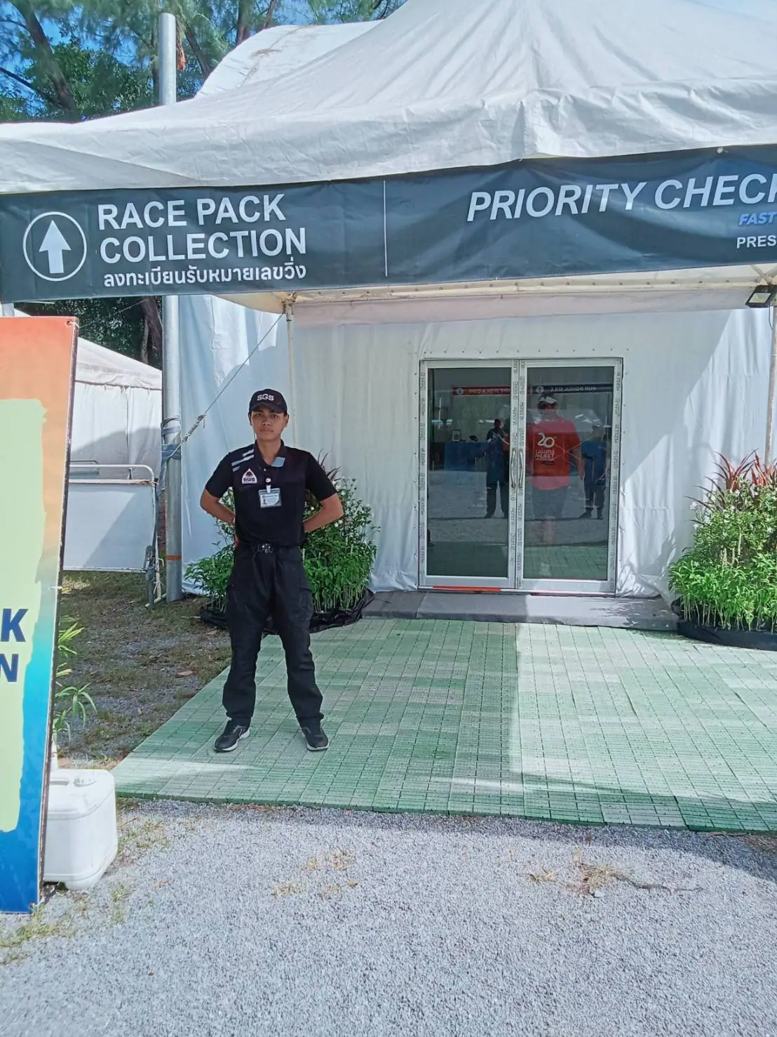 เจ้าหน้าที่ SGS ประจำจุด Race Pack Collection และ Priority Check-in